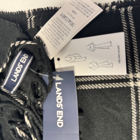 Lands' End Black Plaid Scarf NWT - Picture 6 of 7